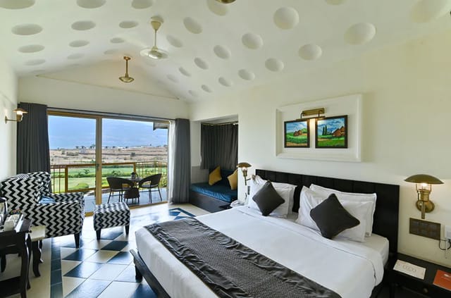 Lake View Room